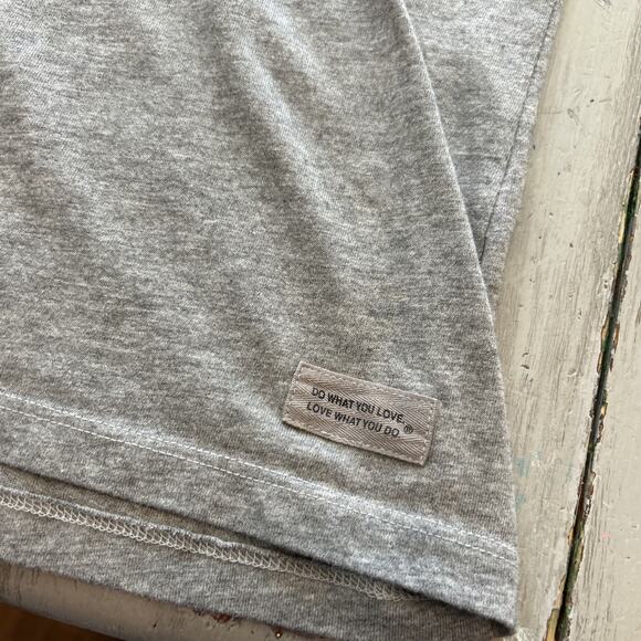 Life Is Good Gray Beach Chairs V Neck Crusher Tee T Shirt Women’s Sz L - Picture 4 of 8